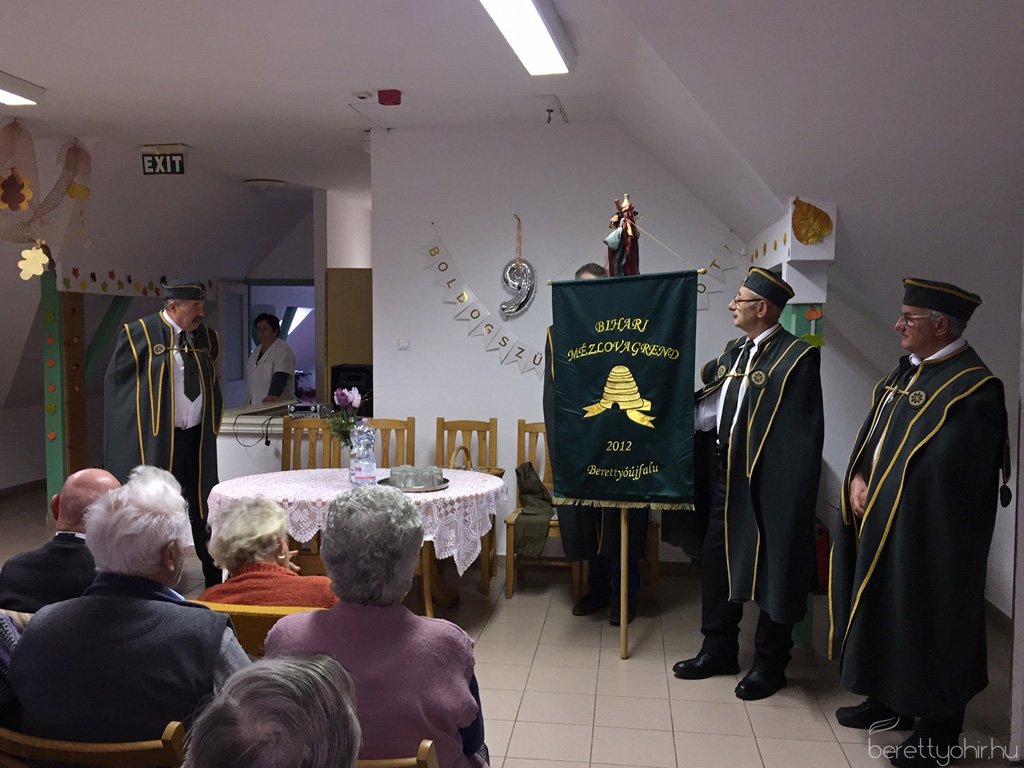 A Fényes-házban járt a Bihari Mézlovagrend 13